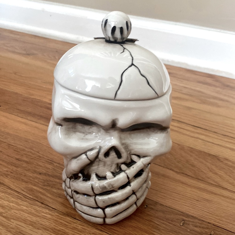 Ceramic Skull Cookie Jar - White Decorative Food Storage Halloween